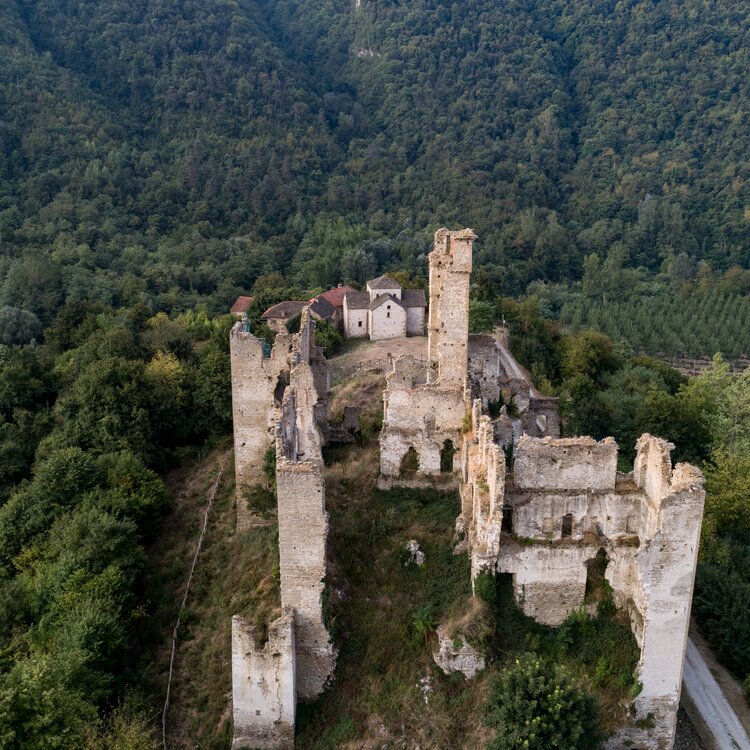 Ruderi Castello Di Gorzegno